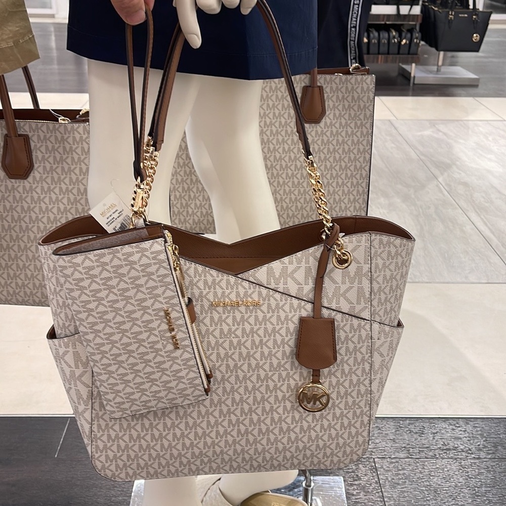 MICHAEL KORS LARGE X CHAIN SHOULDER TOTE 
& 
LARGE DOUBLE ZIP WALLET WRISTLET - Picture 16 of 16